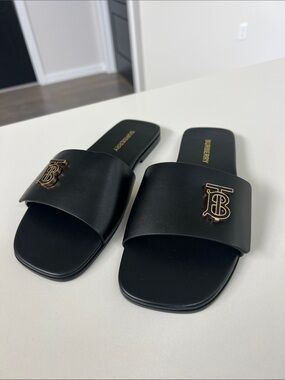 Burberry gold tone monogram motif black leather open toe slide flat sandals 35.5